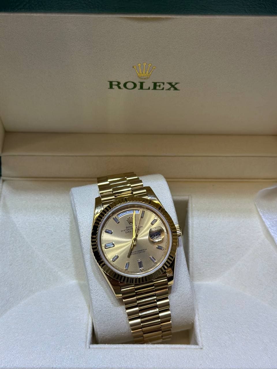 Rolex Day-Date Gold - View 1